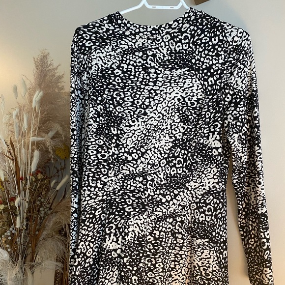 New look black and white fit and flare dress going to goodwill on Jan 28th - Picture 3 of 3